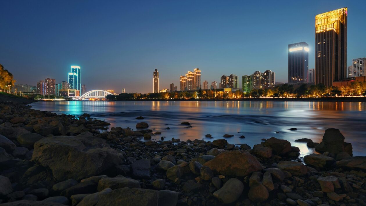 Lesný kúpeľ (shinrin-yoku): Vedecké dôkazy o fyziologických benefitoch pobytu v prírode