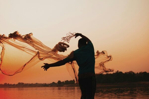 Svetlo večer: Protokol pre elimináciu modrého svetla (brýle, stmavenie) pre lepší spánok